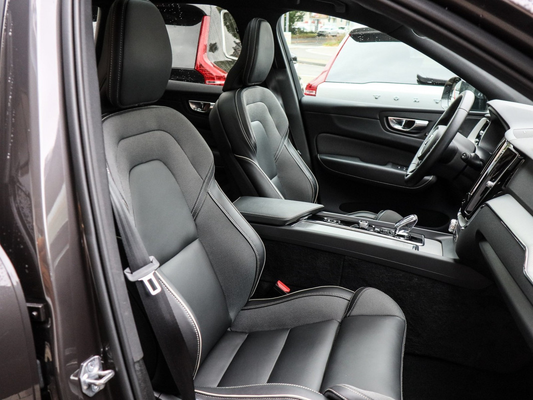 Volvo XC60 T6 AWD Recharge - SUV/Off-road - Grau - Gebrauchtwagen - Bild 7