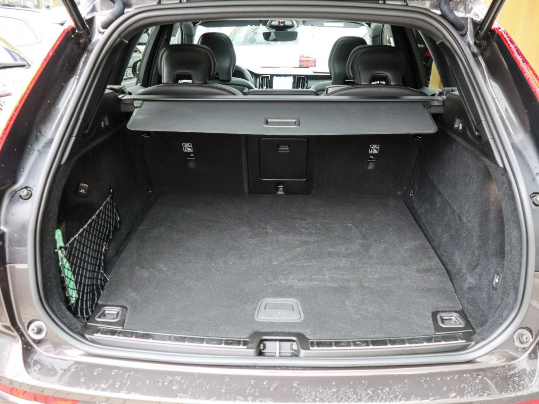 Volvo XC60 T6 AWD Recharge - SUV/Off-road - Grau - Gebrauchtwagen - Bild 11
