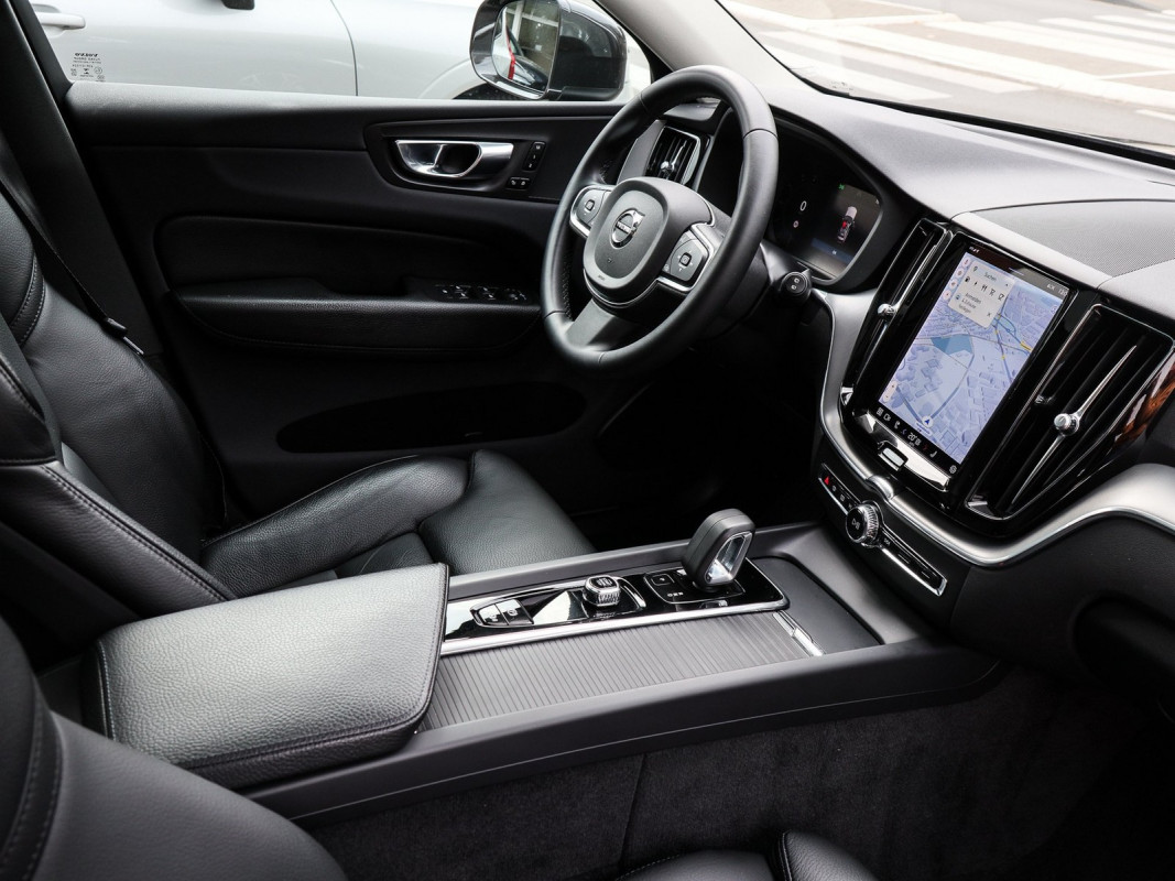 Volvo XC60 T6 AWD Recharge - SUV/Off-road - Grau - Gebrauchtwagen - Bild 3
