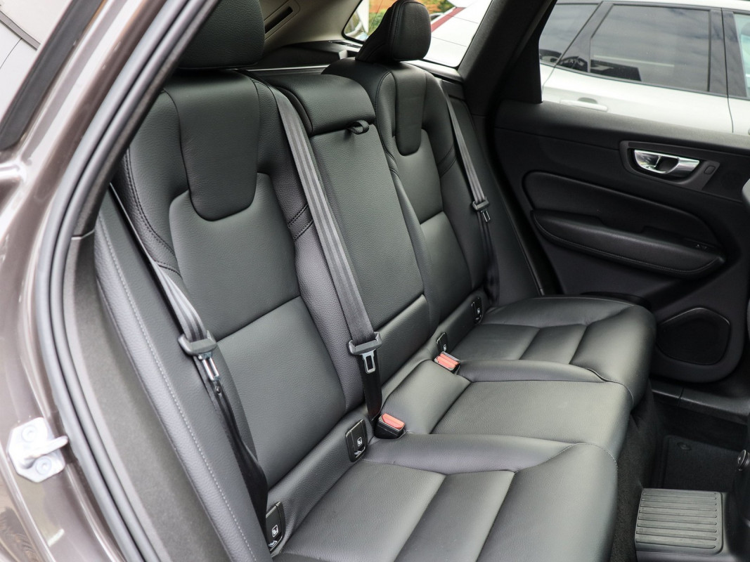 Volvo XC60 T6 AWD Recharge - SUV/Off-road - Grau - Gebrauchtwagen - Bild 5