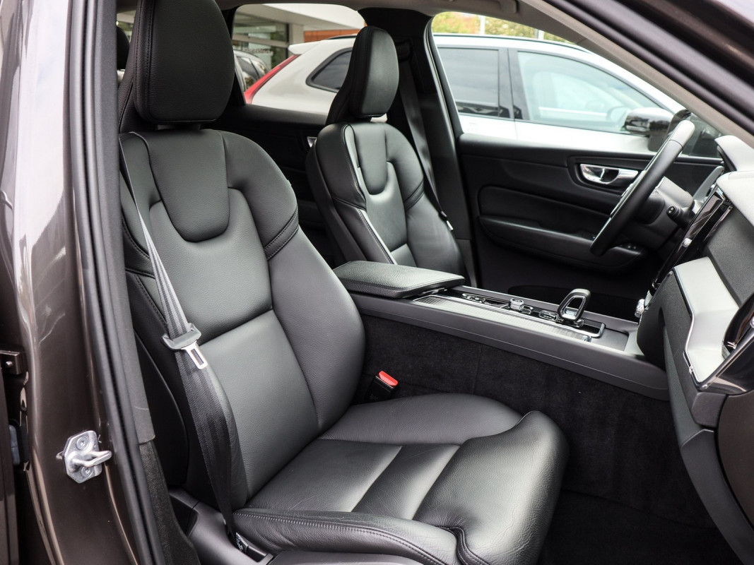 Volvo XC60 T6 AWD Recharge - SUV/Off-road - Grau - Gebrauchtwagen - Bild 7