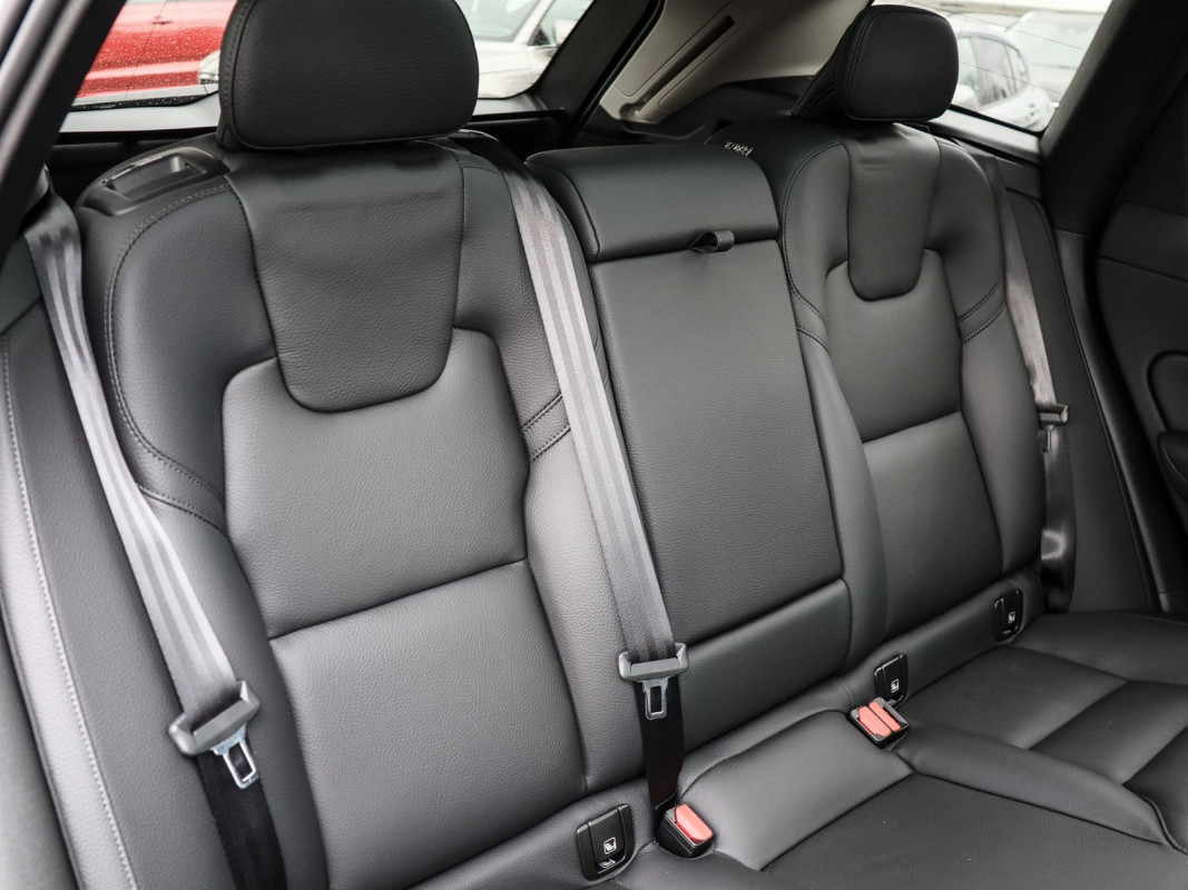 Volvo XC60 T8 Recharge - SUV/Off-road - Silber - Gebrauchtwagen - Bild 5