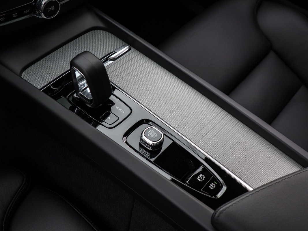 Volvo XC60 T8 Recharge - SUV/Off-road - Silber - Gebrauchtwagen - Bild 11