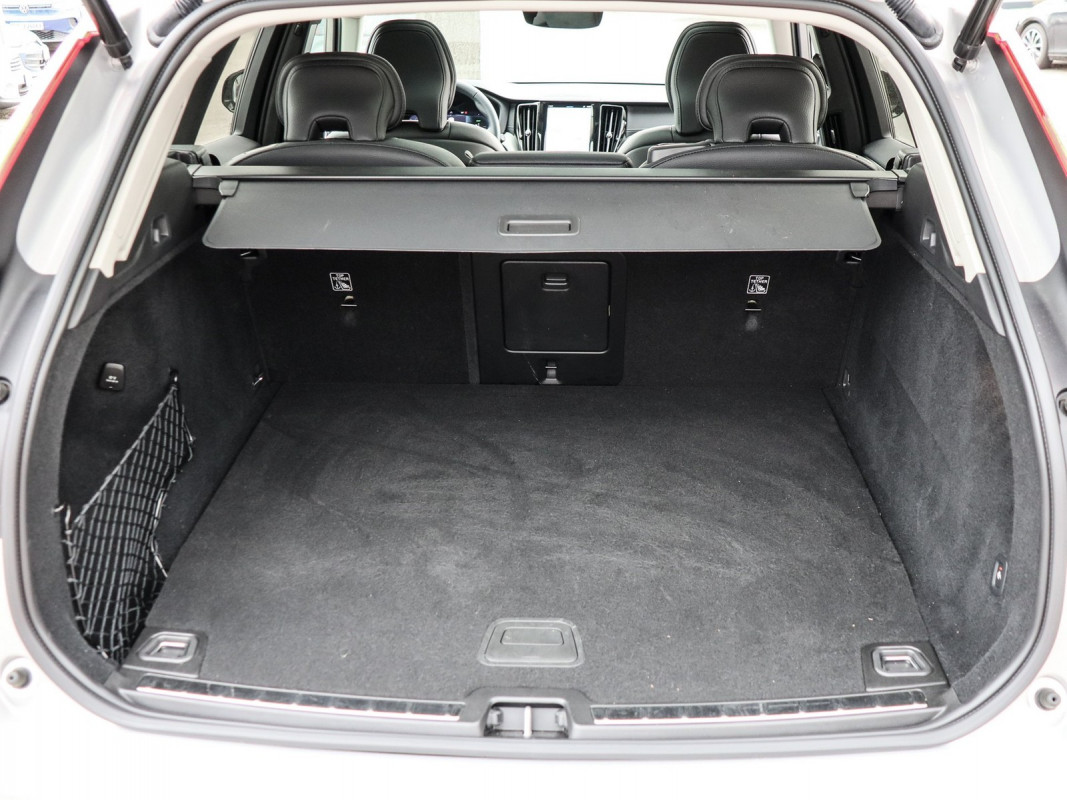 Volvo XC60 T8 Recharge - SUV/Off-road - Silber - Gebrauchtwagen - Bild 12