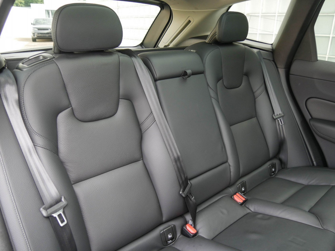 Volvo XC60 T6 Plus Dark - SUV/Off-road - Weiss - Gebrauchtwagen - Bild 5
