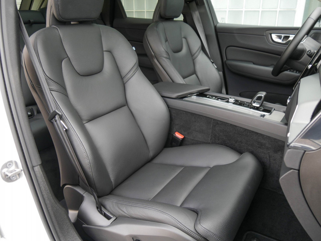 Volvo XC60 T6 Plus Dark - SUV/Off-road - Weiss - Gebrauchtwagen - Bild 7