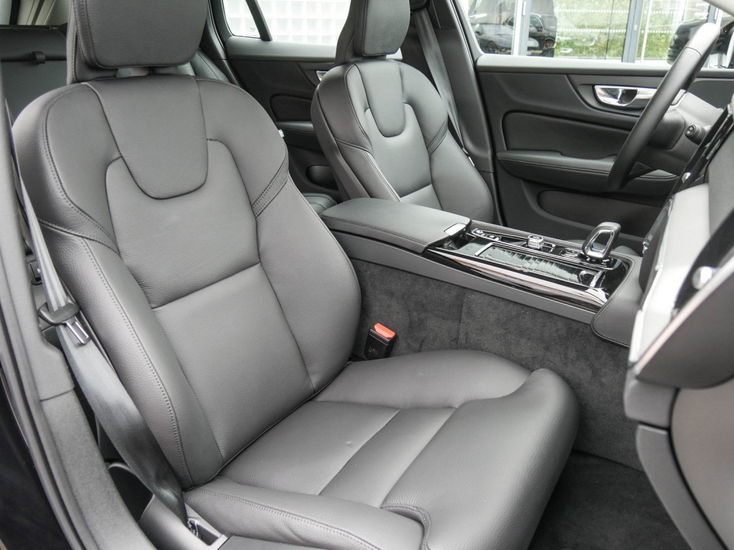 Volvo V60 T6 Plus Dark - Kombi - Schwarz - Gebrauchtwagen - Bild 7