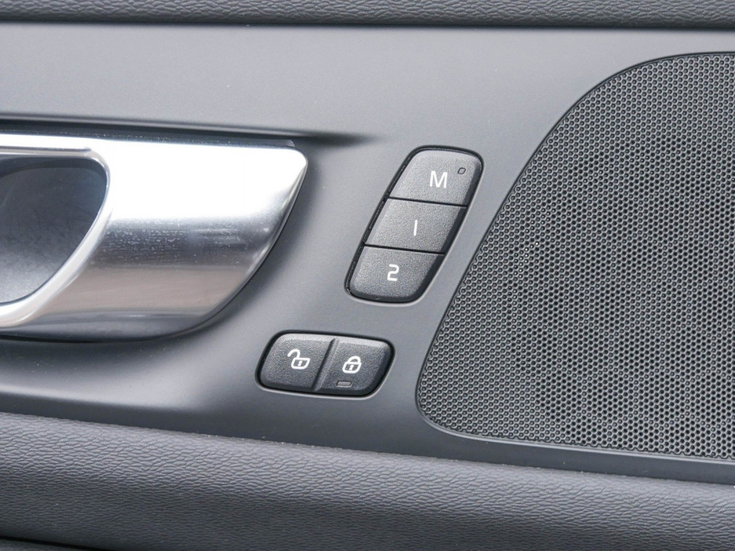 Volvo V60 T6 Plus Dark - Kombi - Schwarz - Gebrauchtwagen - Bild 14