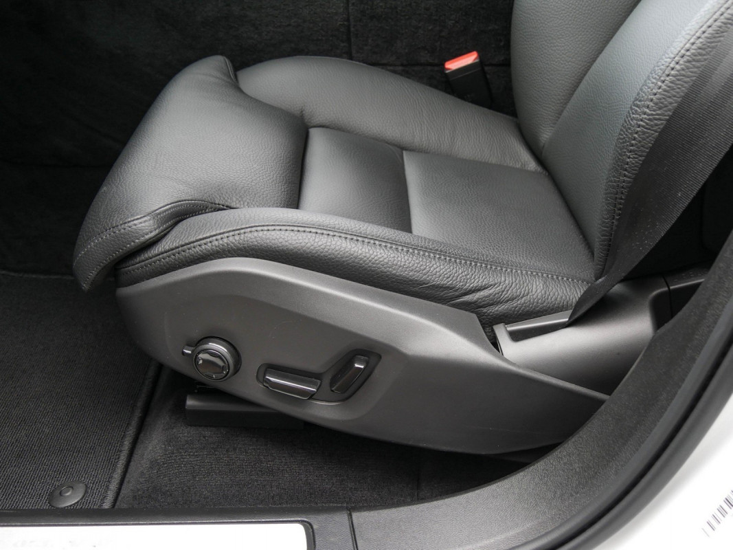 Volvo XC60 T6 Plus Dark - SUV/Off-road - Weiss - Gebrauchtwagen - Bild 15