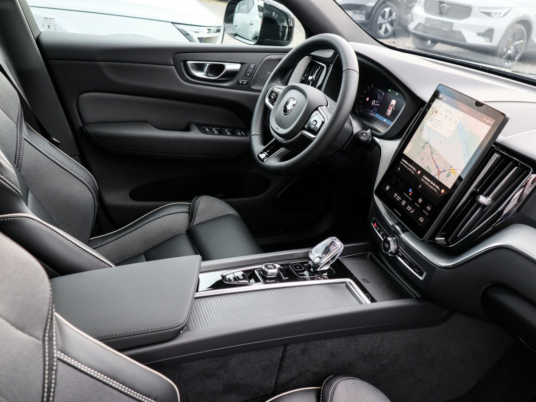Volvo XC60 T6 Plus Black Edition - SUV/Off-road - Schwarz - Neuwagen - Bild 3
