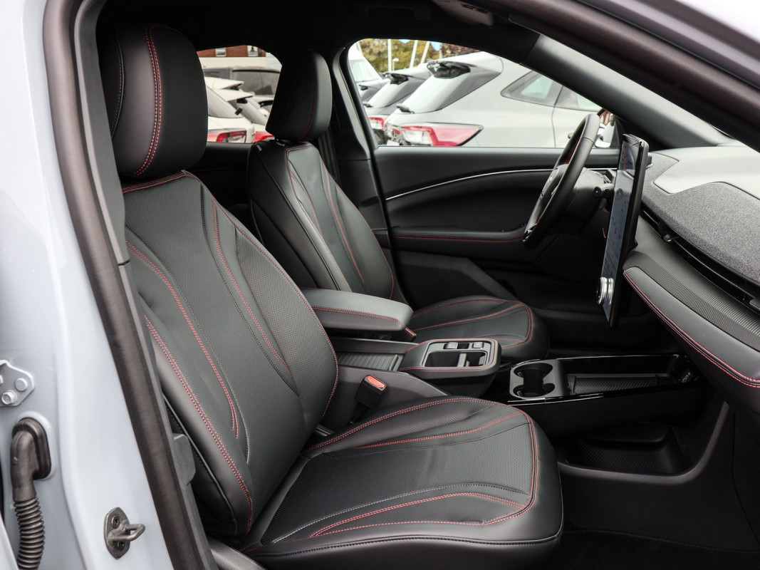 Ford Mustang Mach-E - SUV/Off-road - Grau - Gebrauchtwagen - Bild 6