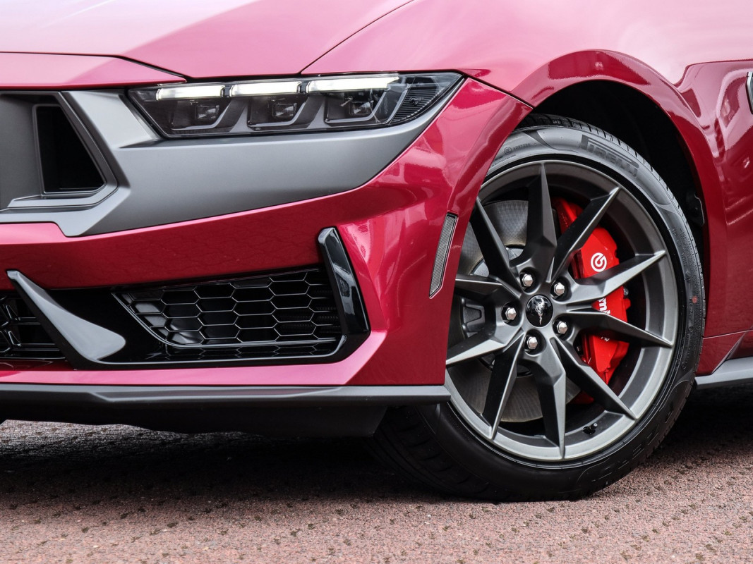 Ford Mustang Fastback Dark Horse - Sportwagen/Coupé - Rot - Neuwagen - Bild 5