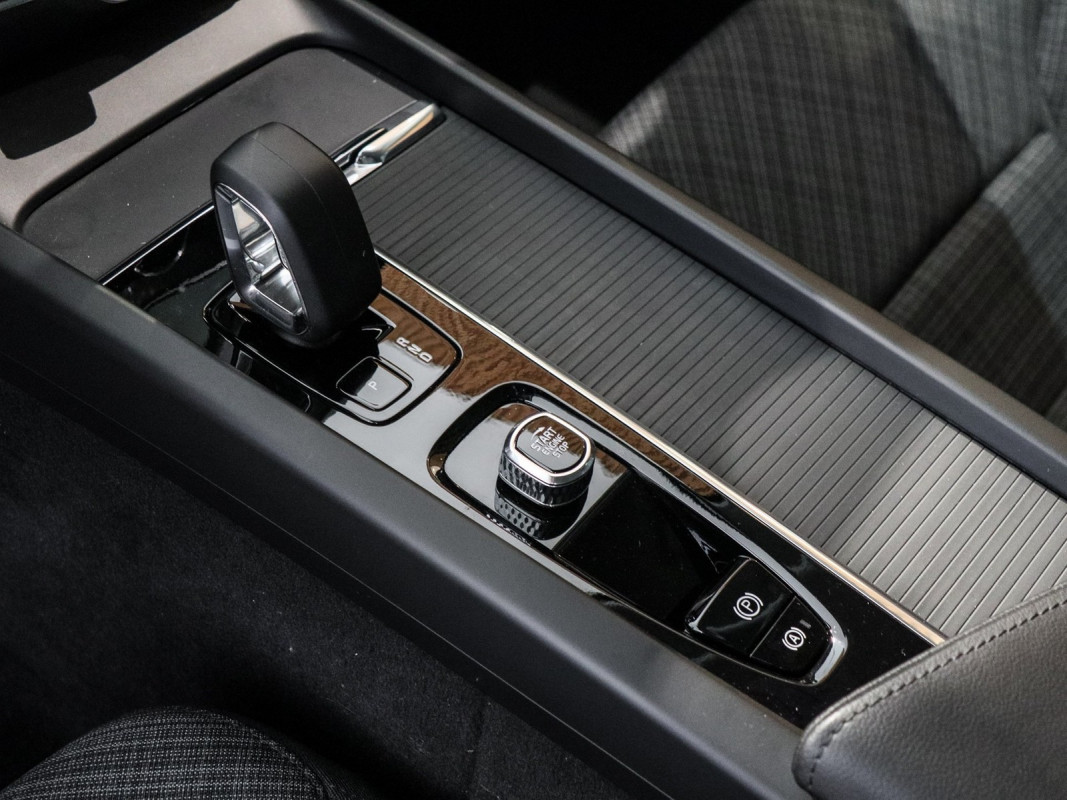 Volvo V60 Kombi B4 - Kombi - Schwarz - Gebrauchtwagen - Bild 11