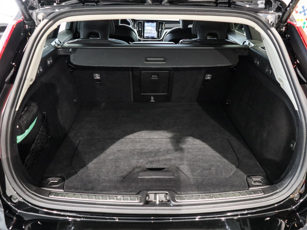 Volvo V60 Kombi B4 - Kombi - Schwarz - Gebrauchtwagen - Bild 12