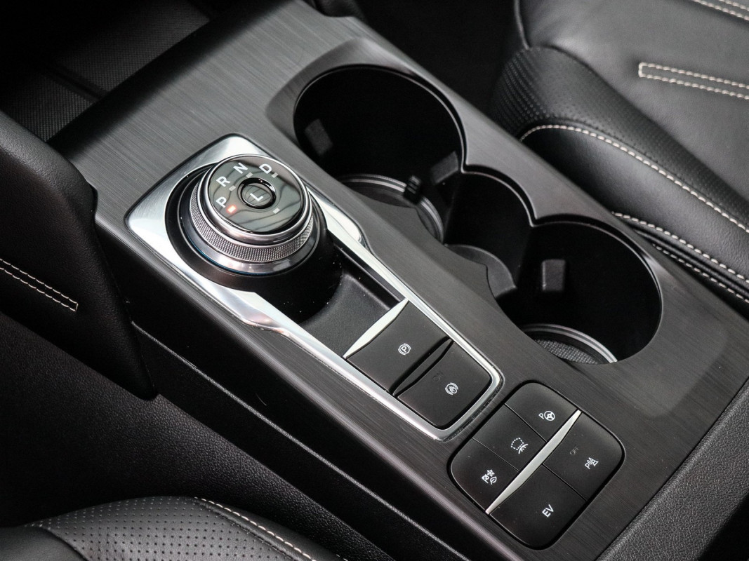 Ford Kuga - SUV/Off-road - Rot - Gebrauchtwagen - Bild 11