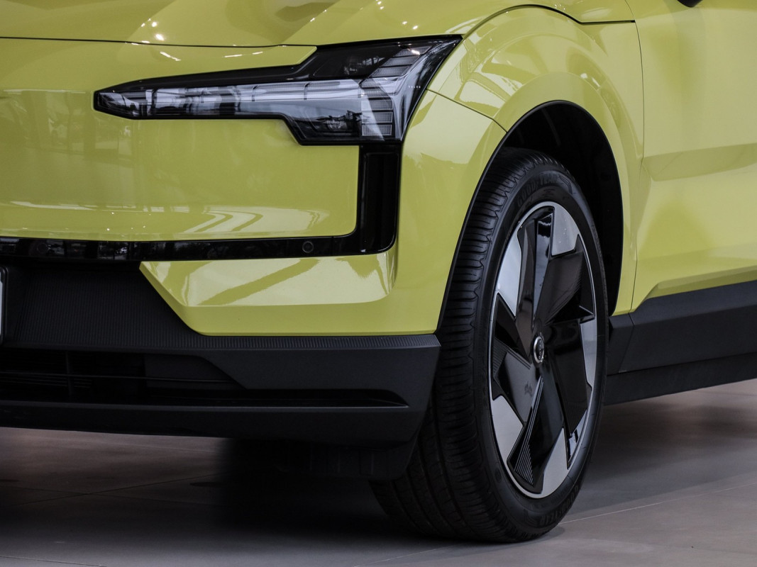 Volvo EX30 Single Motor Extendet Range Plus - SUV/Off-road - Gelb - Gebrauchtwagen - Bild 6