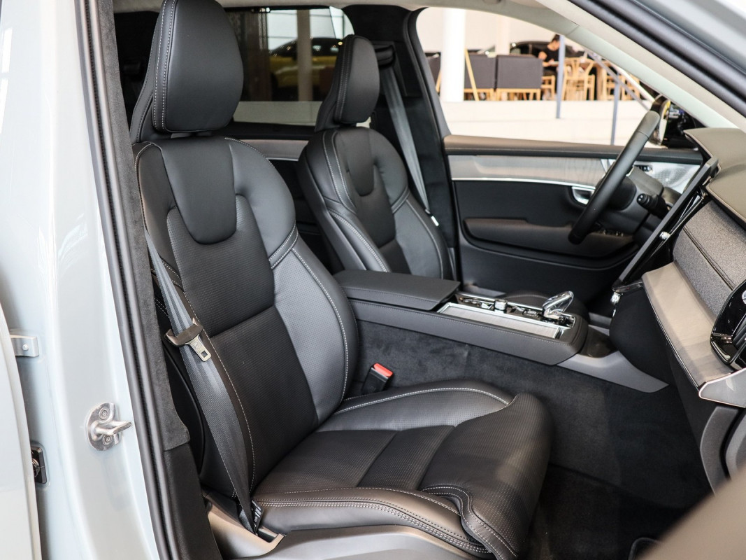 Volvo XC90 T8 AWD Recharge Reskin - SUV/Off-road - Grau - Gebrauchtwagen - Bild 7