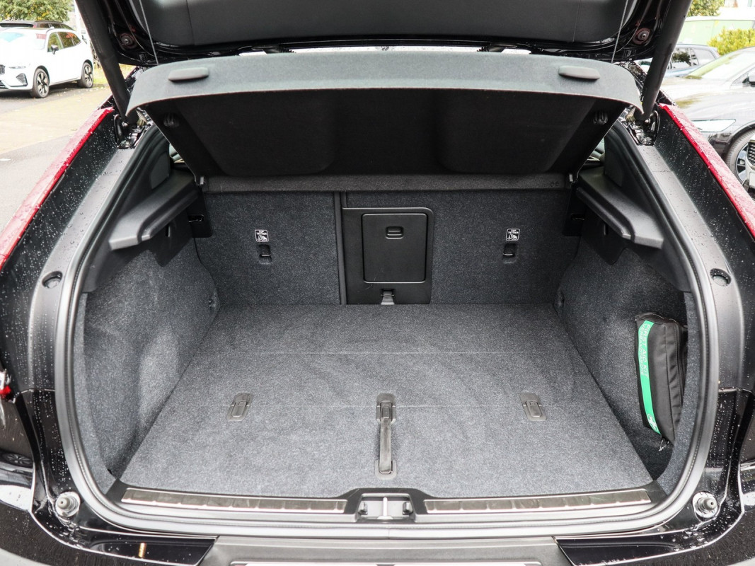 Volvo C40 Recharge - SUV/Off-road - Schwarz - Gebrauchtwagen - Bild 12