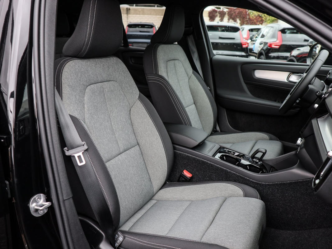 Volvo XC40 B3 - SUV/Off-road - Schwarz - Neuwagen - Bild 6