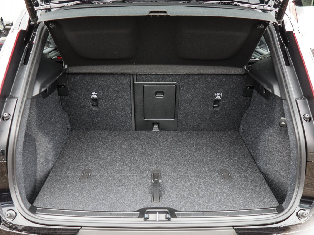 Volvo XC40 B3 - SUV/Off-road - Schwarz - Neuwagen - Bild 10