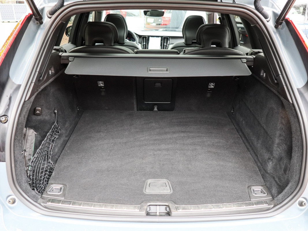Volvo XC60 T6 - SUV/Off-road - Grau - Gebrauchtwagen - Bild 12