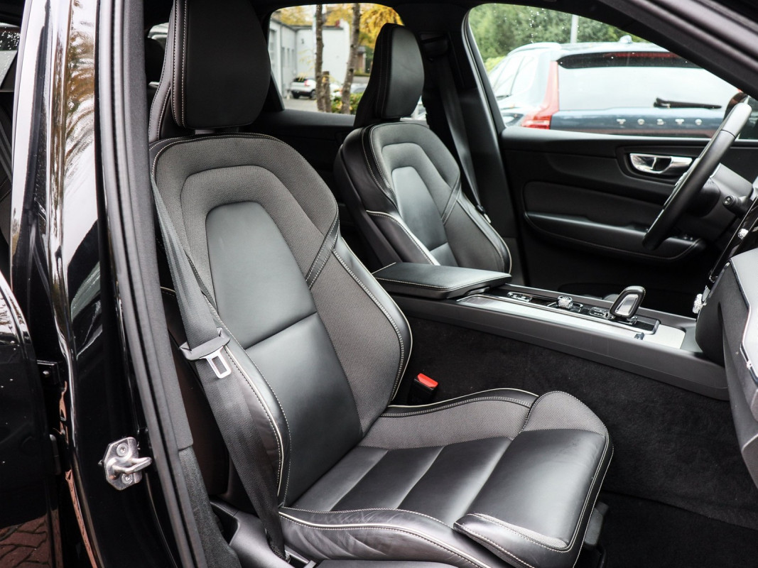Volvo XC60 B4 (D) - SUV/Off-road - Schwarz - Gebrauchtwagen - Bild 7