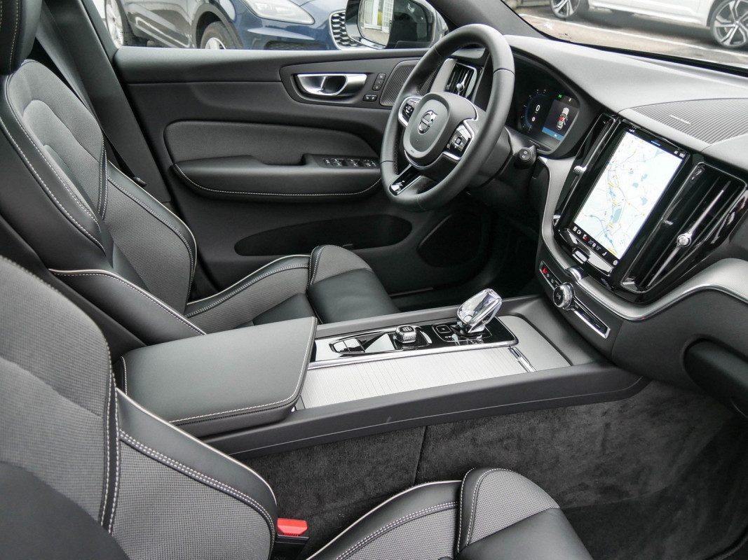 Volvo XC60 T6 Recharge AWD - SUV/Off-road - Schwarz - Gebrauchtwagen - Bild 3