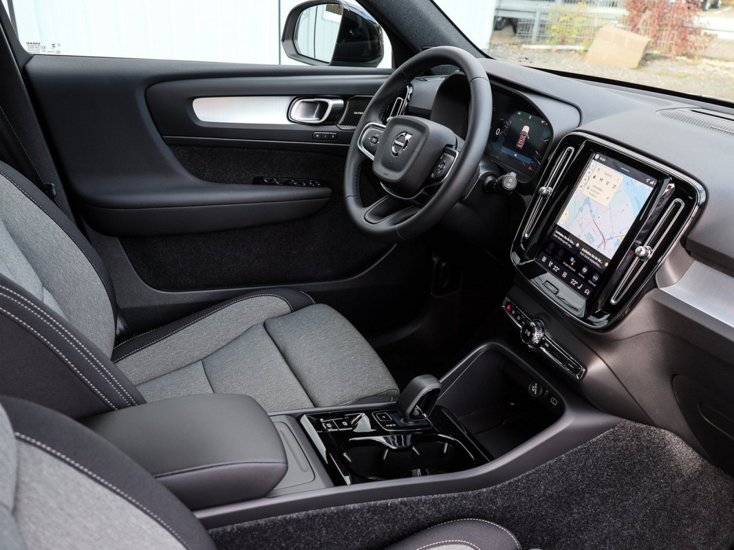 Volvo XC40 B3 - SUV/Off-road - Schwarz - Neuwagen - Bild 3