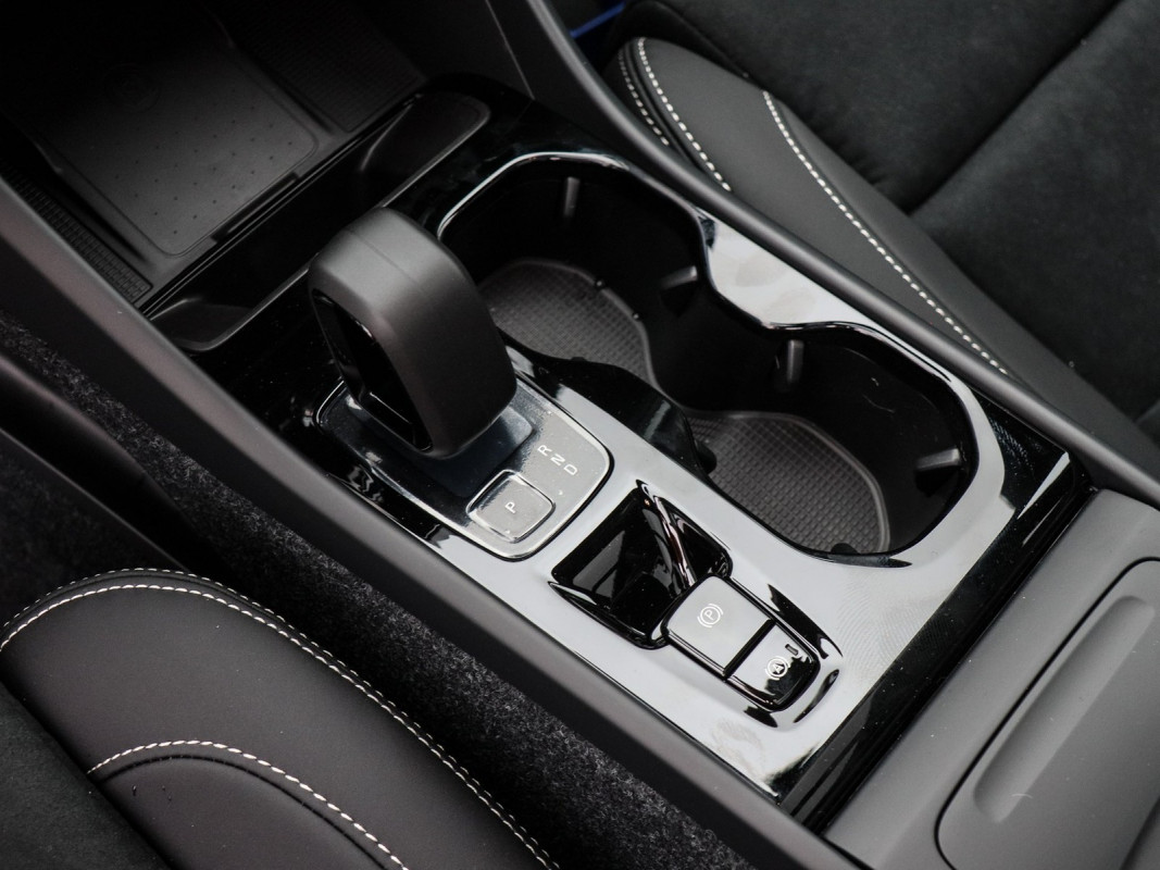 Volvo XC40 B3 - SUV/Off-road - Schwarz - Neuwagen - Bild 9