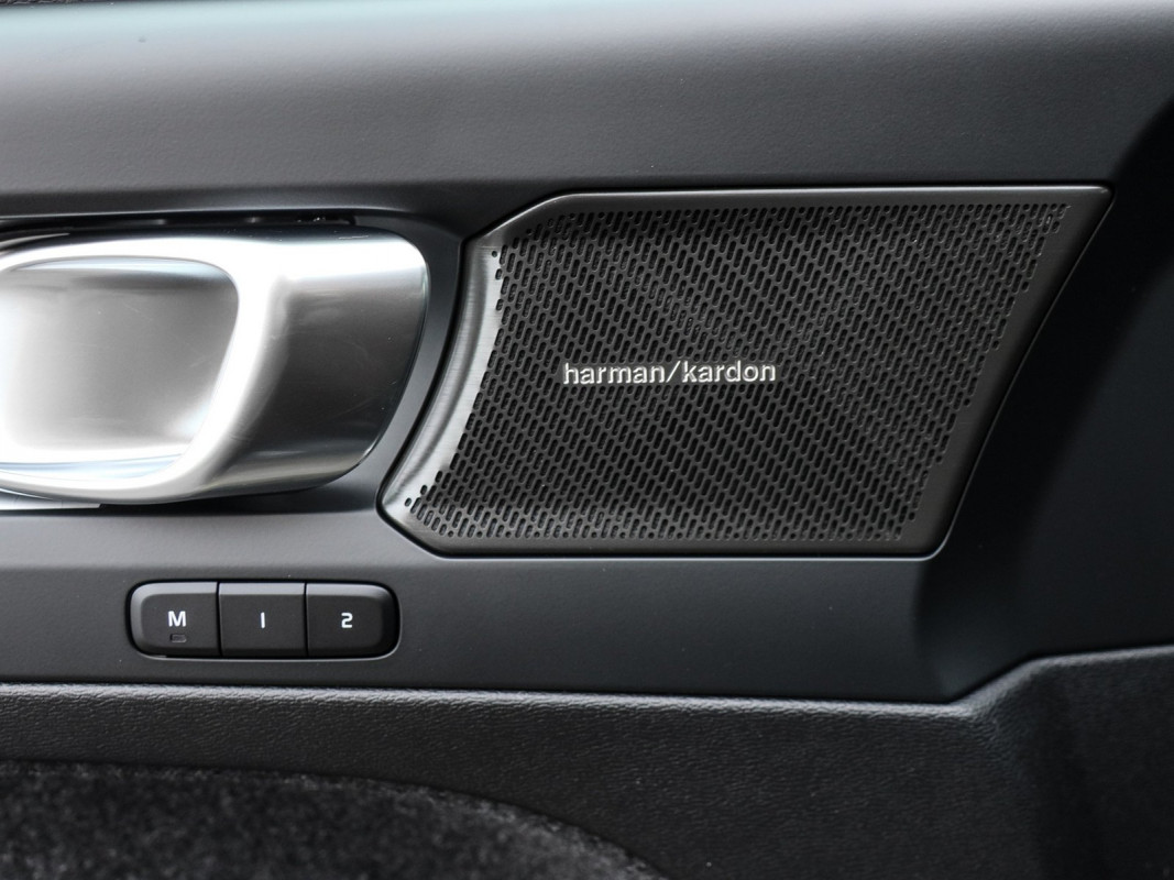 Volvo XC40 B3 - SUV/Off-road - Schwarz - Neuwagen - Bild 13