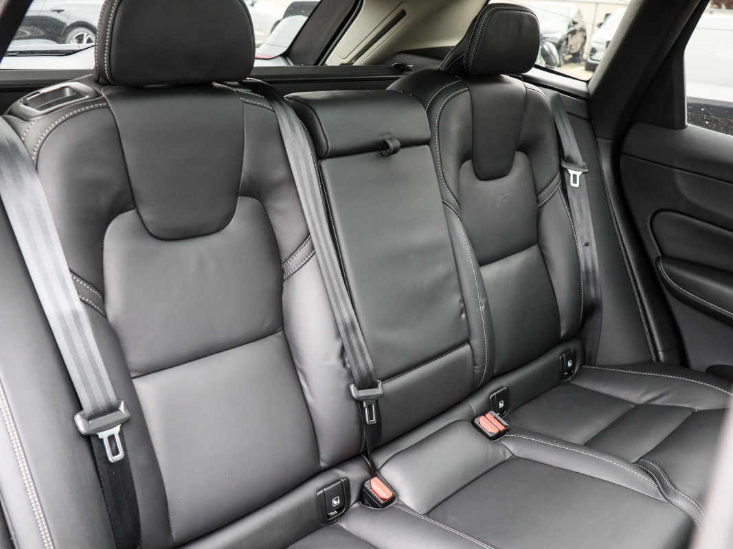 Volvo XC60 T8 Recharge Plug-In Hybrid AWD - SUV/Off-road - Blau - Gebrauchtwagen - Bild 5