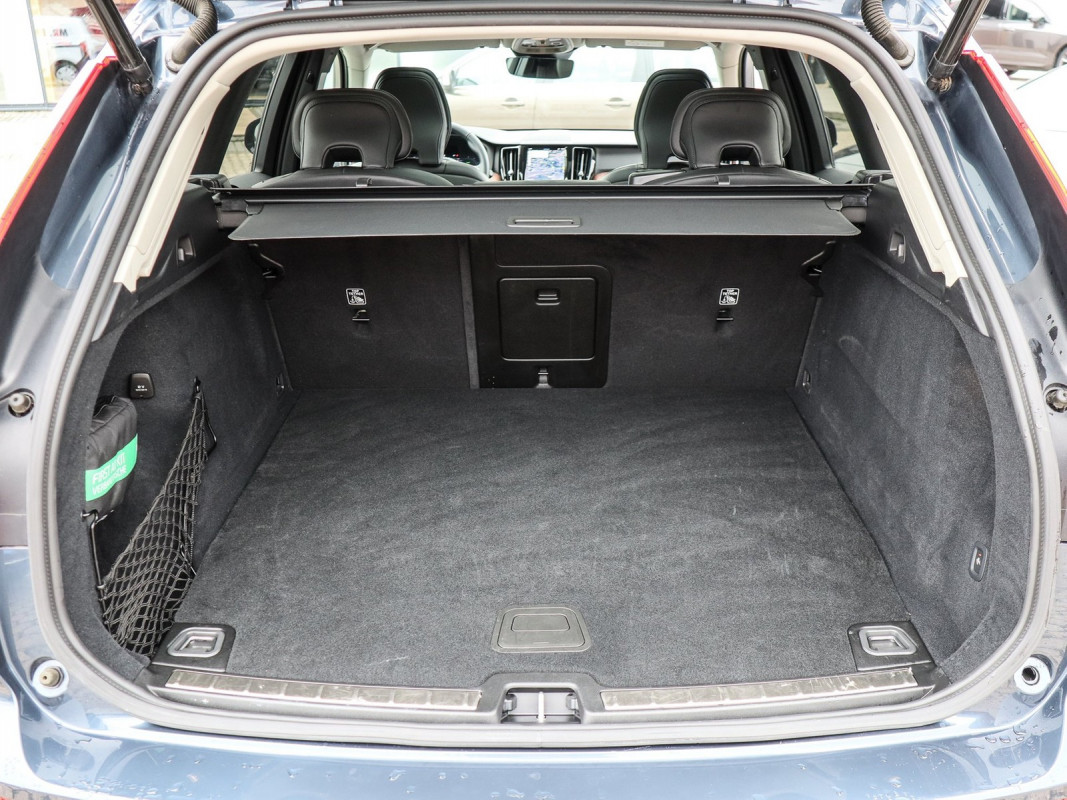 Volvo XC60 T8 Recharge Plug-In Hybrid AWD - SUV/Off-road - Blau - Gebrauchtwagen - Bild 11