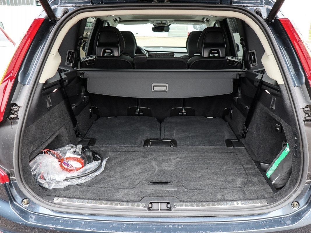 Volvo XC90 T8 AWD Plug-In Hybrid - SUV/Off-road - Blau - Gebrauchtwagen - Bild 11