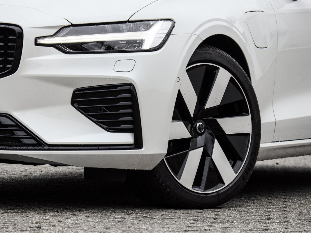 Volvo V60 T6 Recharge Plug-In Hybrid AWD - Kombi - Weiss - Gebrauchtwagen - Bild 6