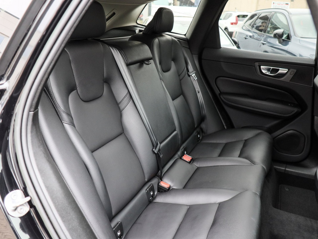 Volvo XC60 B4 Diesel Plus Bright 2WD - SUV/Off-road - Schwarz - Gebrauchtwagen - Bild 5