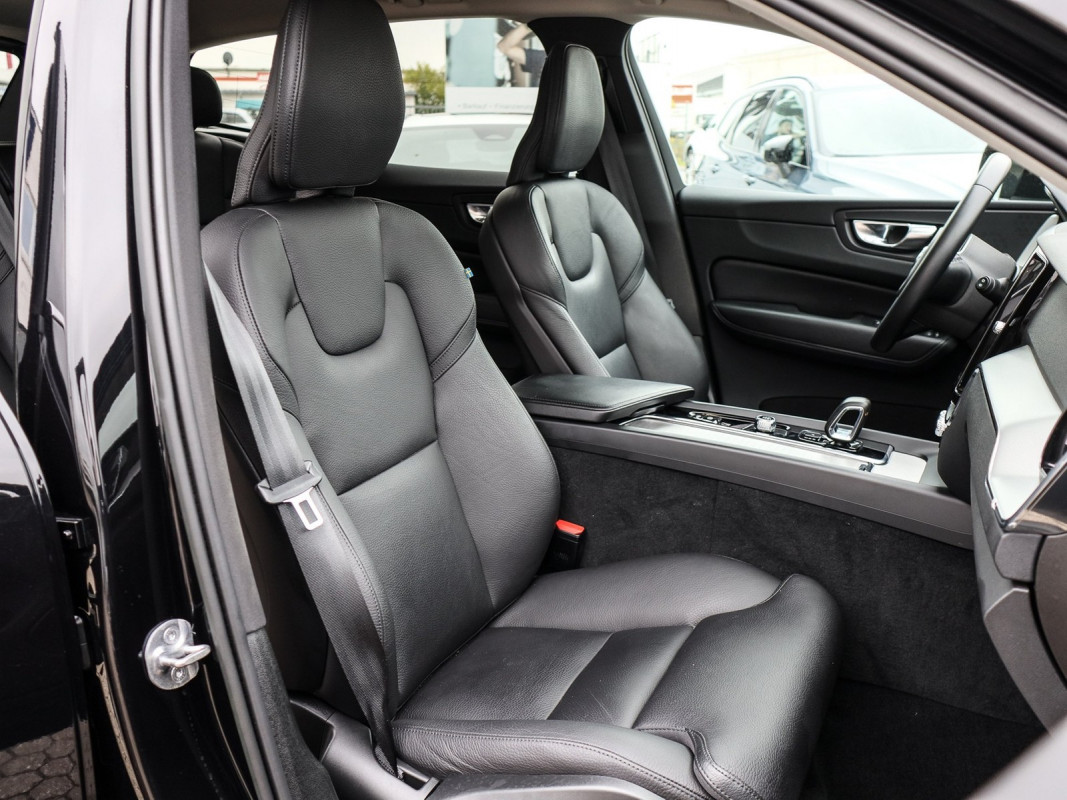 Volvo XC60 B4 Diesel Plus Bright 2WD - SUV/Off-road - Schwarz - Gebrauchtwagen - Bild 7