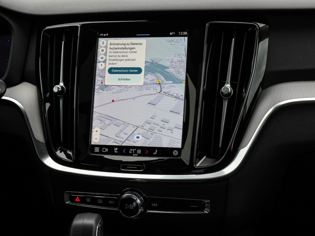 Volvo V60 T6 Recharge Plug-In Hybrid AWD - Kombi - Weiss - Gebrauchtwagen - Bild 9