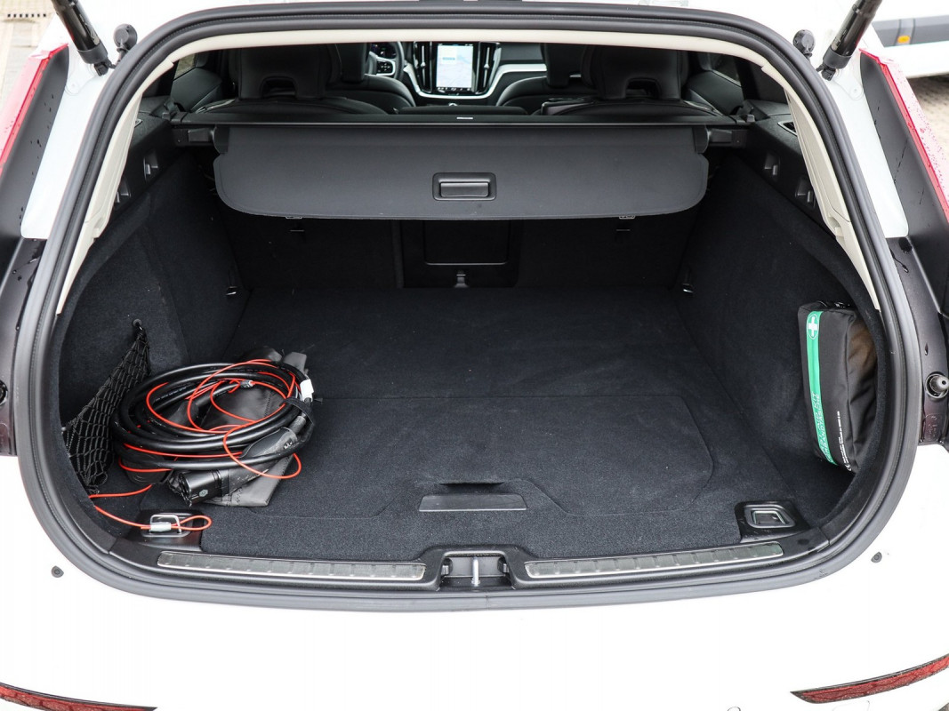 Volvo V60 T6 Recharge Plug-In Hybrid AWD - Kombi - Weiss - Gebrauchtwagen - Bild 11