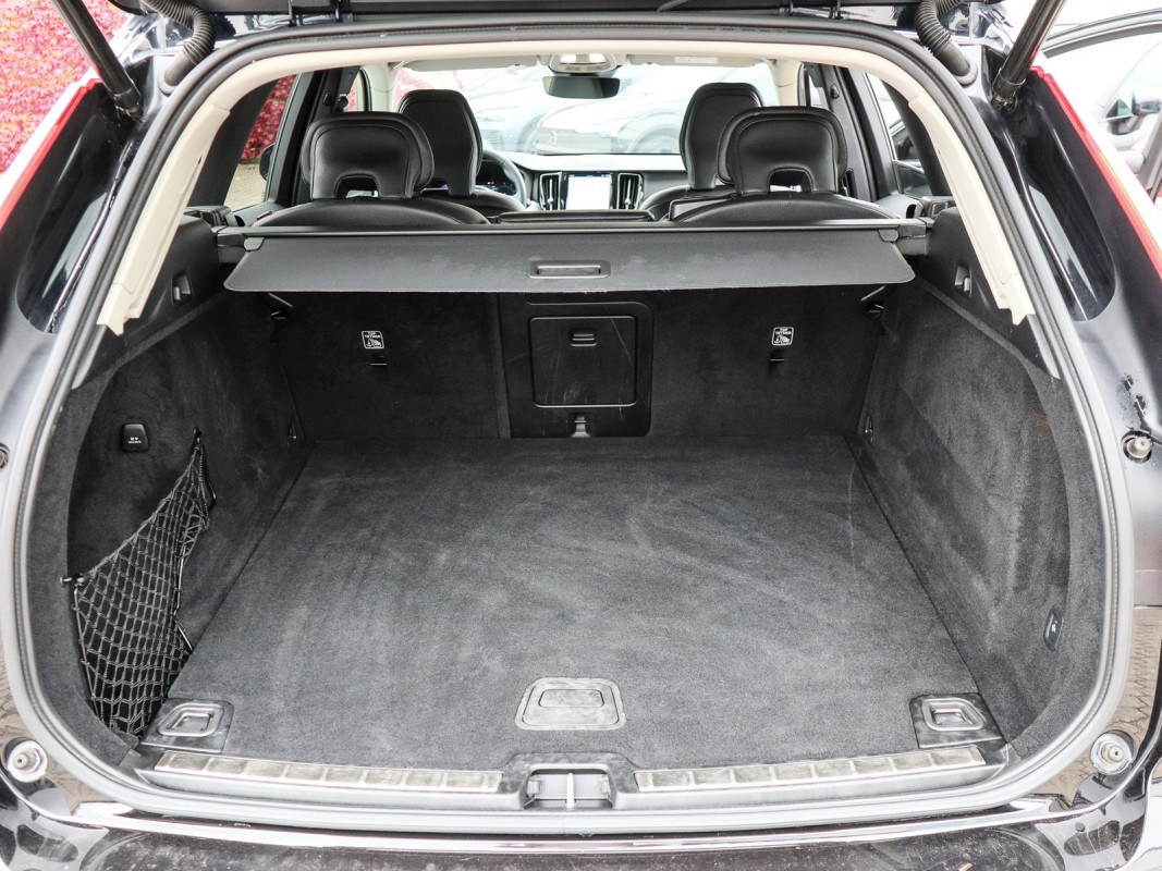 Volvo XC60 B4 Diesel Plus Bright 2WD - SUV/Off-road - Schwarz - Gebrauchtwagen - Bild 12