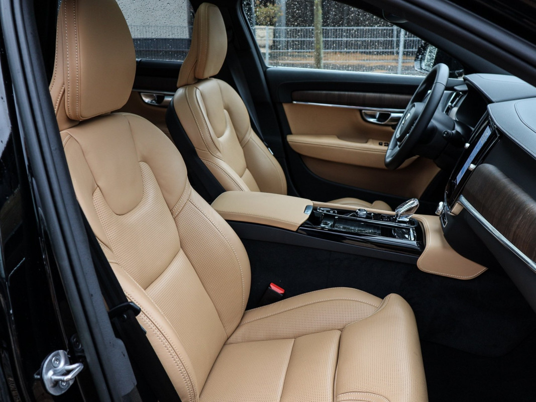 Volvo V90 T8 AWD - Kombi - Schwarz - Gebrauchtwagen - Bild 7