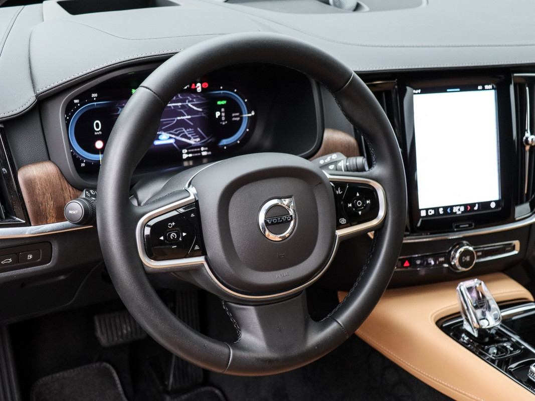 Volvo V90 T8 AWD - Kombi - Schwarz - Gebrauchtwagen - Bild 10