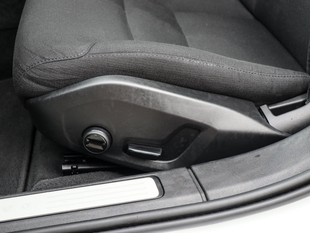 Volvo V60 B3 Benzin - Kombi - Weiss - Gebrauchtwagen - Bild 14