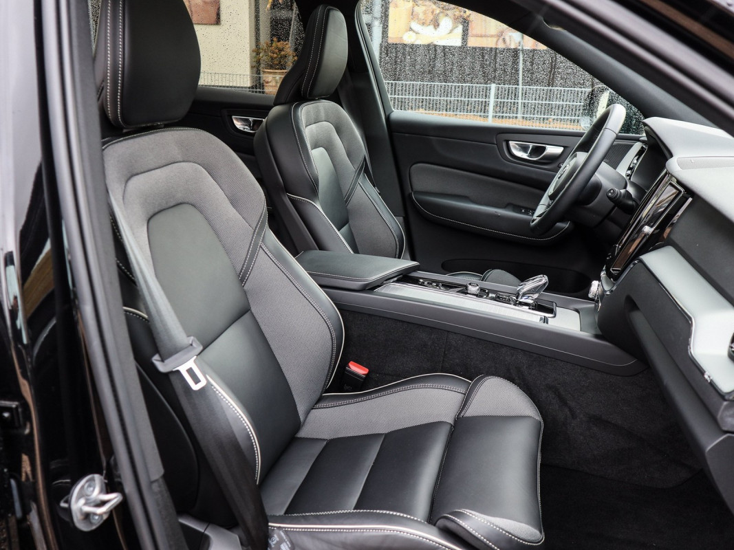 Volvo XC60 T8 AWD - SUV/Off-road - Schwarz - Gebrauchtwagen - Bild 7