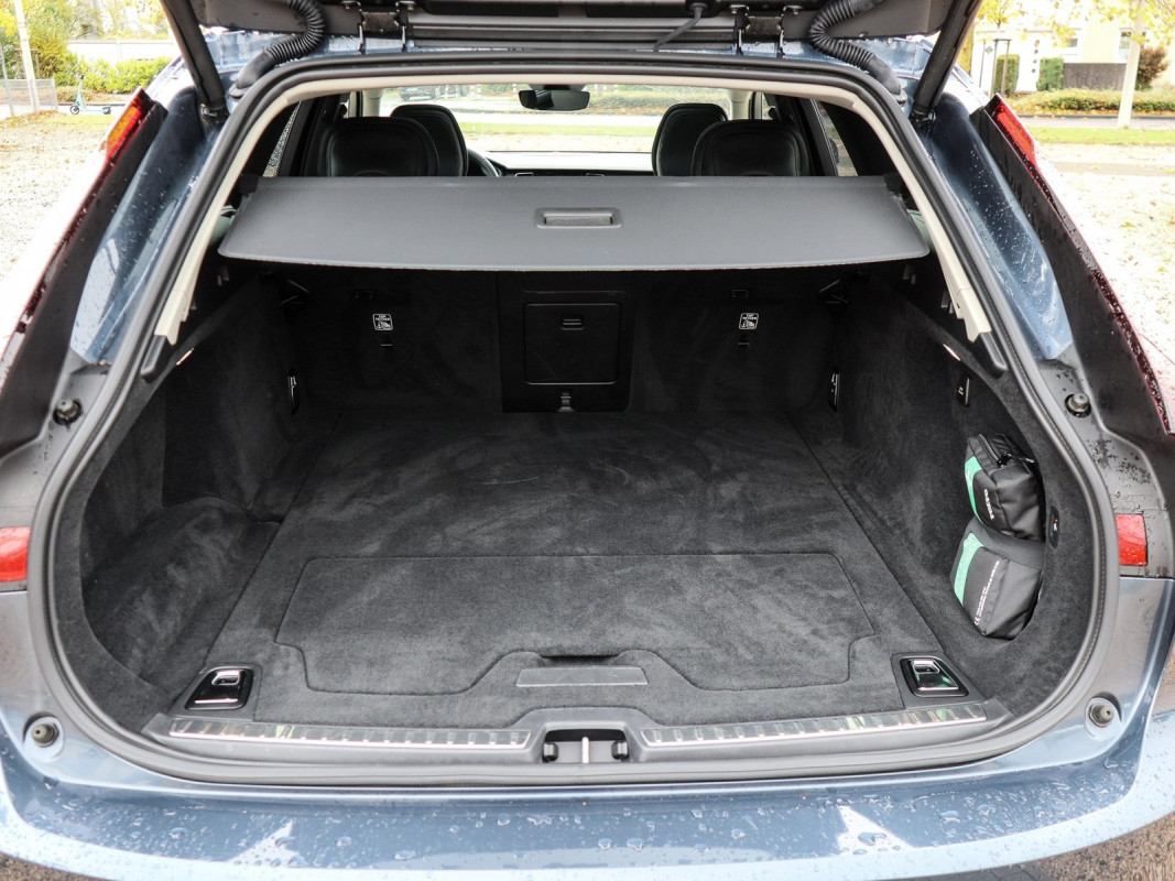 Volvo V90 T8 AWD - Kombi - Blau - Gebrauchtwagen - Bild 11