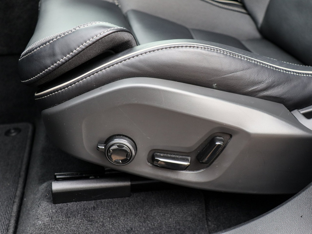 Volvo XC60 T8 AWD - SUV/Off-road - Schwarz - Gebrauchtwagen - Bild 14