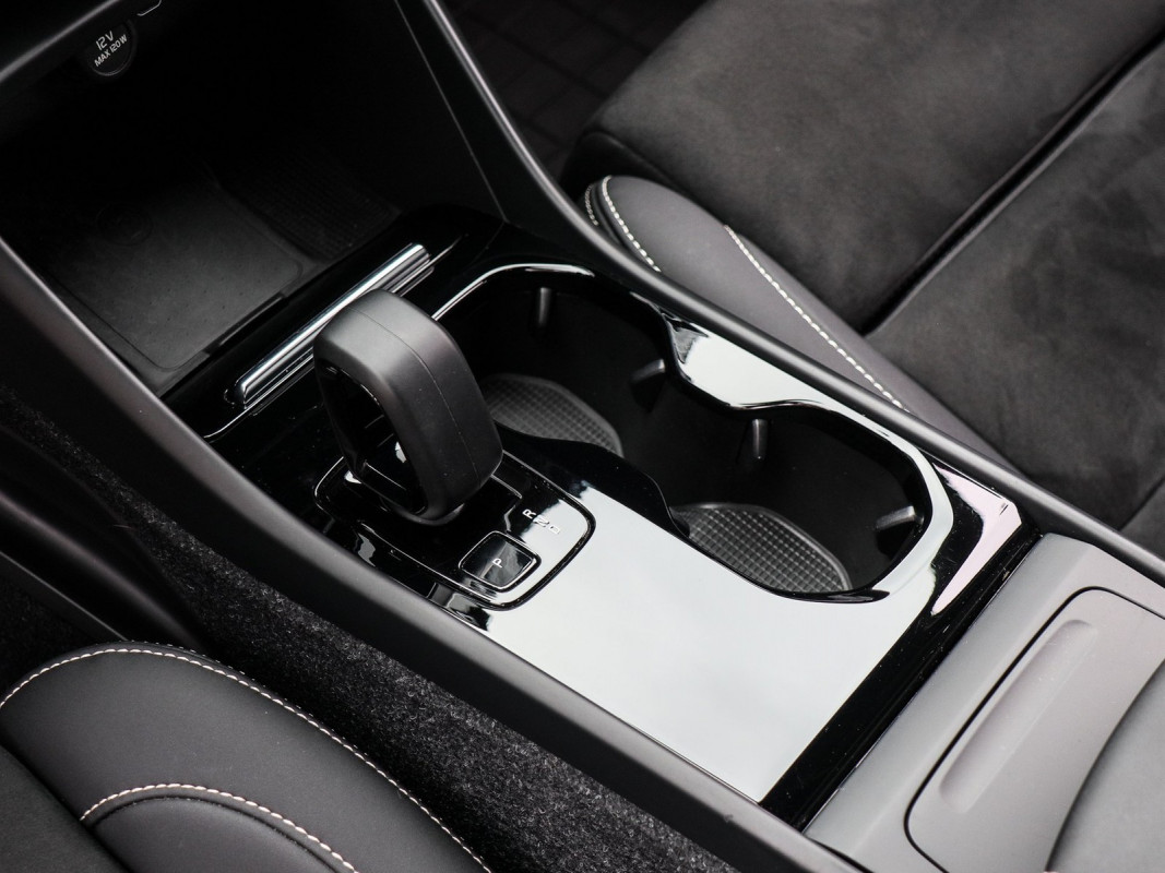 Volvo XC40 Twin Motor - SUV/Off-road - Grau - Gebrauchtwagen - Bild 11