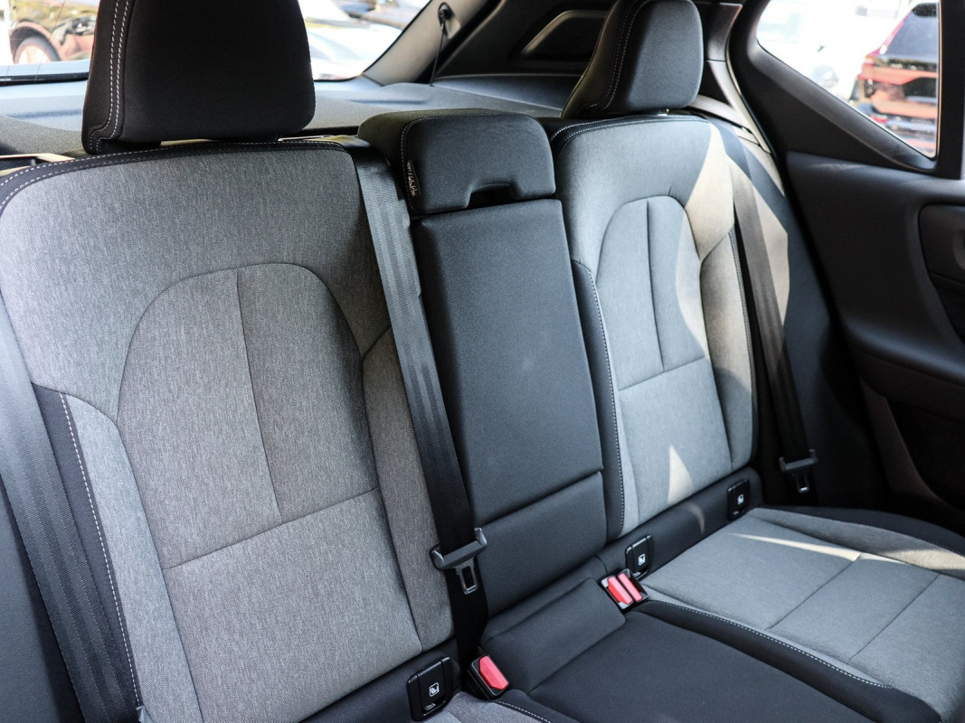 Volvo XC40 B3 - SUV/Off-road - Schwarz - Gebrauchtwagen - Bild 5