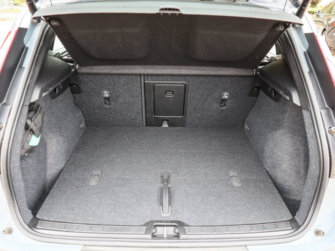 Volvo XC40 Twin Motor - SUV/Off-road - Grau - Gebrauchtwagen - Bild 12