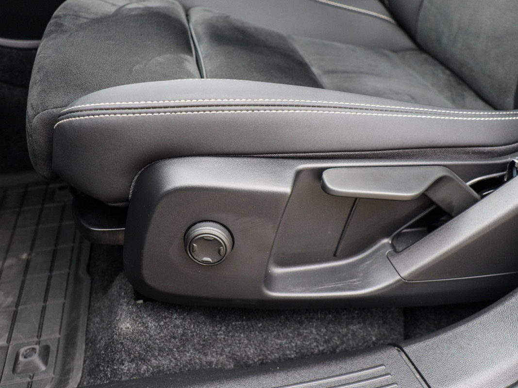 Volvo XC40 Twin Motor - SUV/Off-road - Grau - Gebrauchtwagen - Bild 14