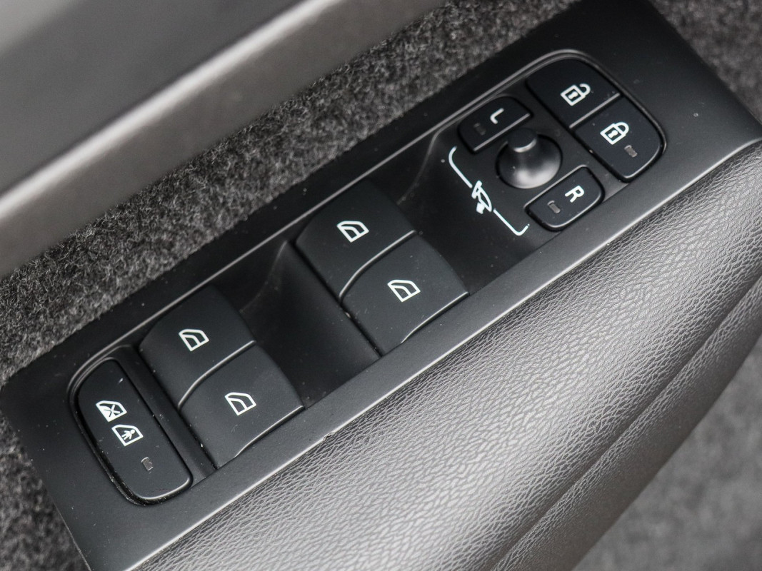 Volvo XC40 Twin Motor - SUV/Off-road - Grau - Gebrauchtwagen - Bild 15